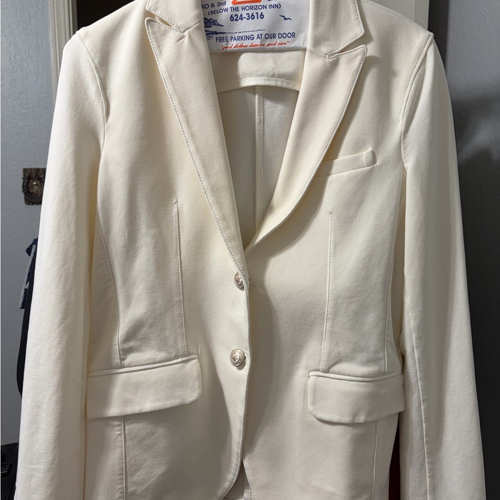 Circolo 1901 Women's Cream Blazer Jacket